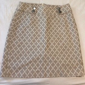 Banana Republic Cream & White Skirt (size 2)